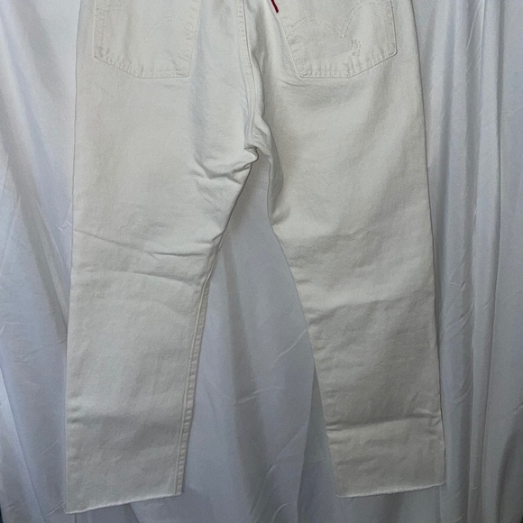 Levi's 501 Cropped White Denim Women's Distressed Jeans Size 29 X26 NWT - Picture 4 of 8